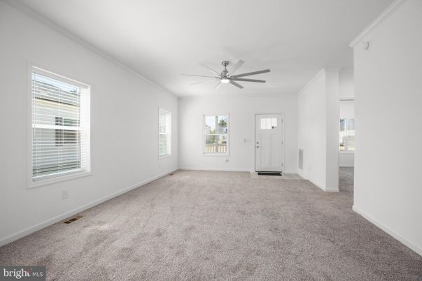 Empty room, Interior