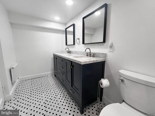 Bathroom, Dual Sink Vanities, Interior, Recessed Lighting