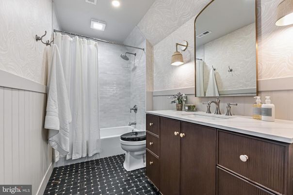 Bathroom, Interior, Recessed Lighting