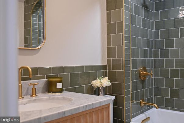 Bathroom, Interior, Tile Countertops