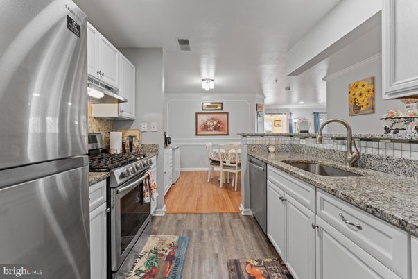 Dining room, Interior, Kitchen, Recessed Lighting, Stainless Steel Appliances, Wood Texture Flooring