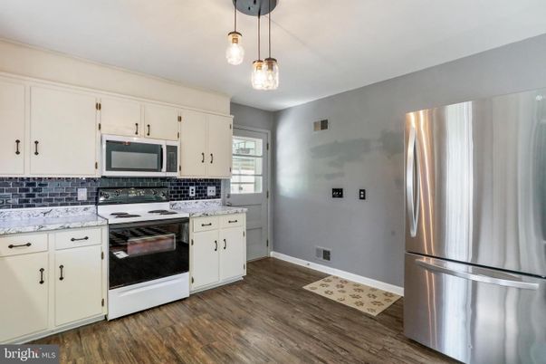 Interior, Kitchen, Pendant Lights, Wood Texture Flooring