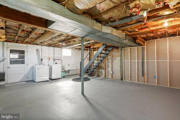 Interior, Washer, Wooden Beams