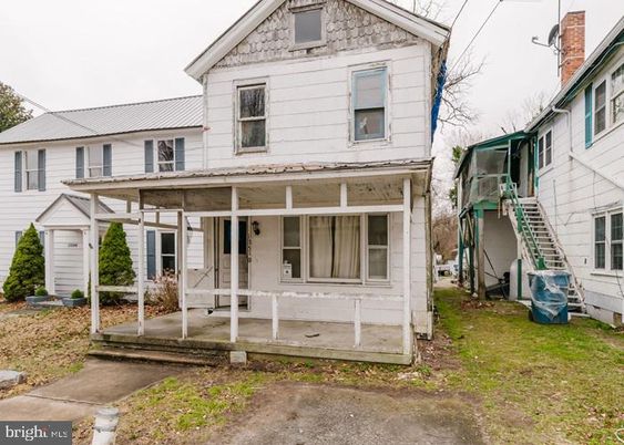 Exterior, Facade, Queen Anne Victorian