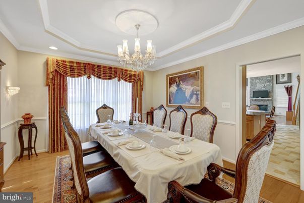 Chandelier, Dining room, Interior, Recessed Lighting, Wood Texture Flooring
