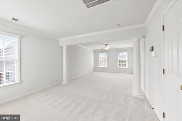 Empty room, Interior