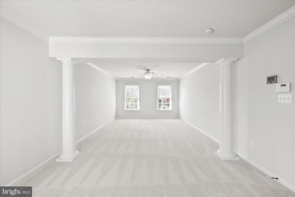 Empty room, Interior