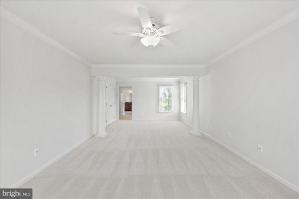 Empty room, Interior