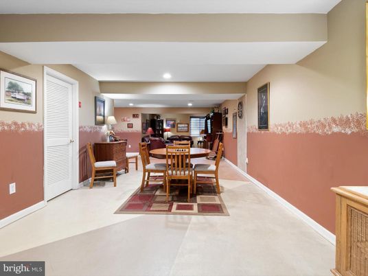 Dining room, Interior, Recessed Lighting