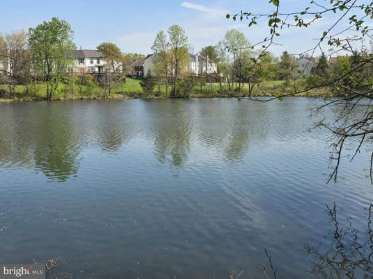 Exterior, Lake