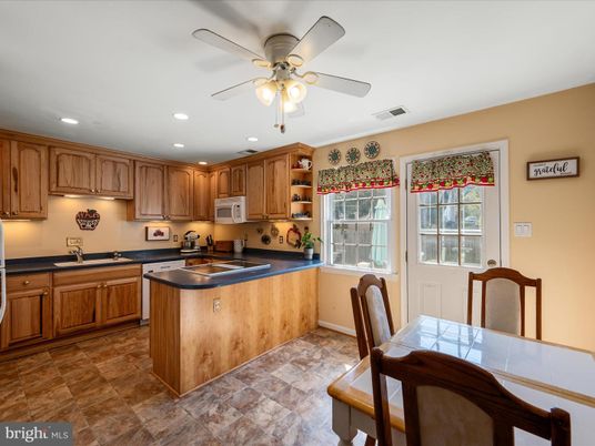 Dining room, Interior, Kitchen, Recessed Lighting