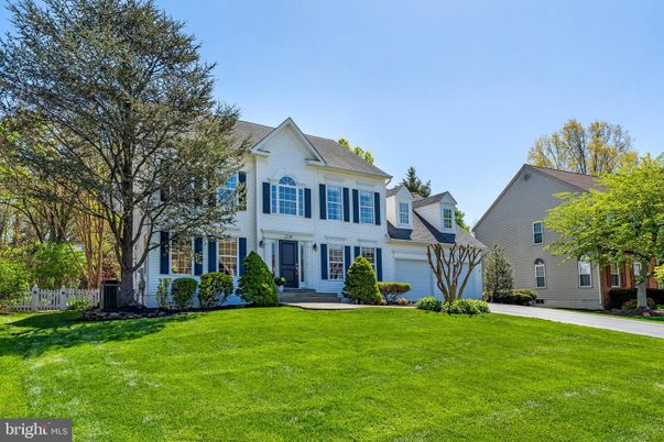 Attached, Exterior, Facade, Farmhouse