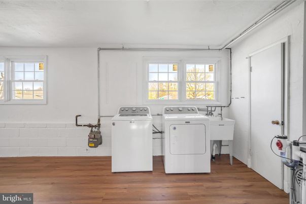 Interior, Washer, Wood Texture Flooring