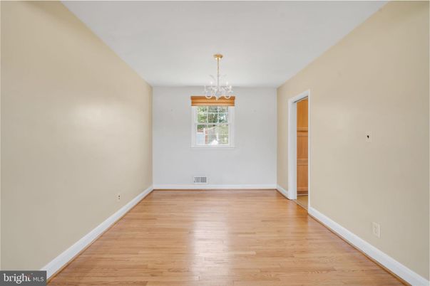 Chandelier, Empty room, Interior, Wood Texture Flooring