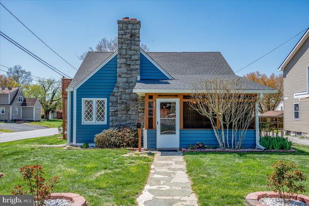 Exterior, Facade, Cape Cod