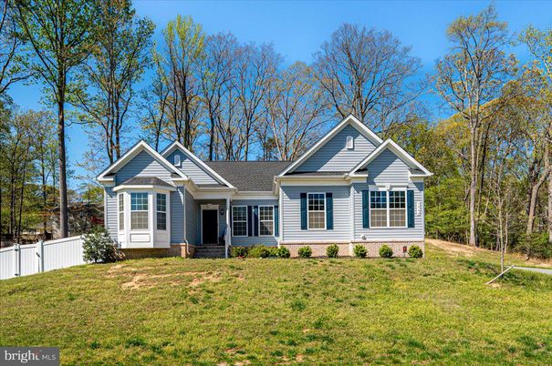 Exterior, Facade, Ranch