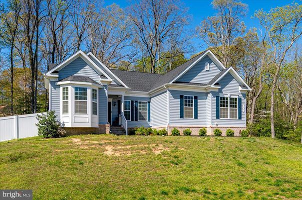 Exterior, Facade, Ranch