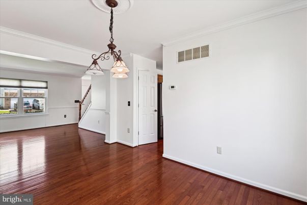 Empty room, Interior, Pendant Lights, Wood Texture Flooring