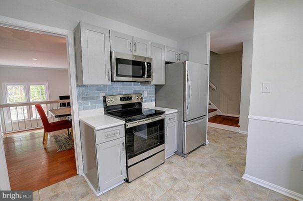Dining room, Interior, Kitchen, Stainless Steel Appliances, Wood Texture Flooring