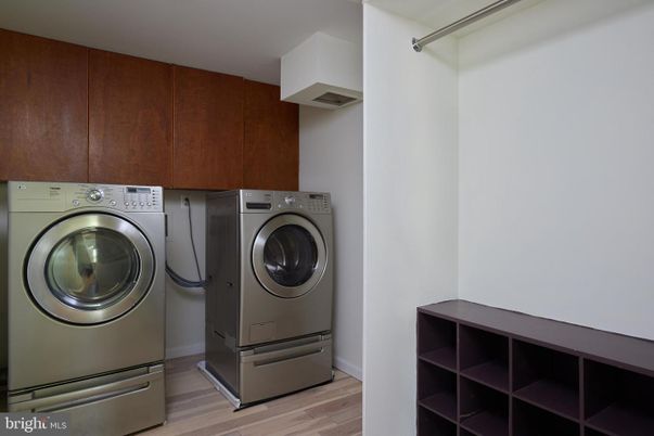 Interior, Washer, Wood Texture Flooring