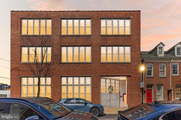 Exterior, Facade, Brick Facade, Rowhouse
