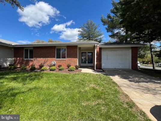 Attached, Exterior, Facade, Brick Facade, Ranch