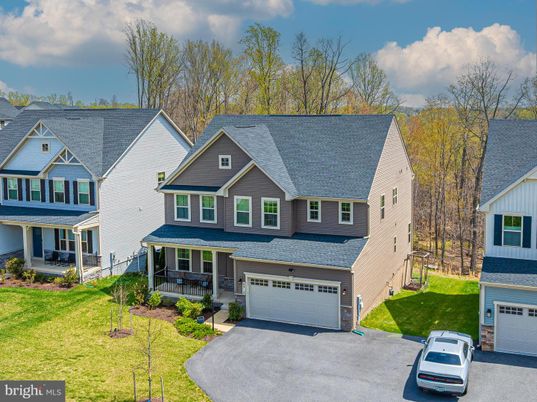 Attached, Exterior, Facade, Farmhouse