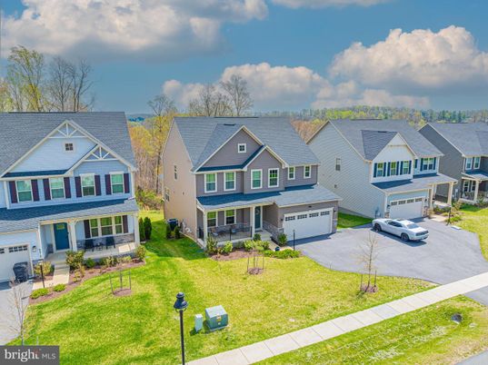 Attached, Exterior, Facade, Farmhouse