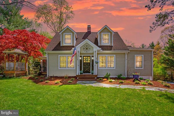 Exterior, Facade, Cape Cod