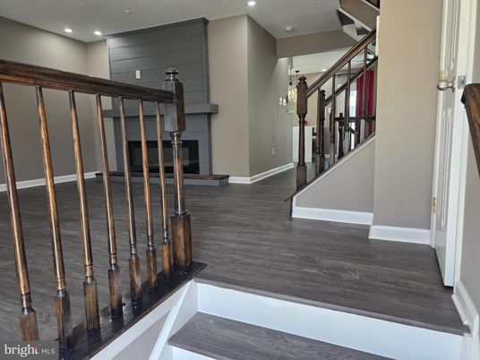 Interior, Pendant Lights, Recessed Lighting, Wood Texture Flooring