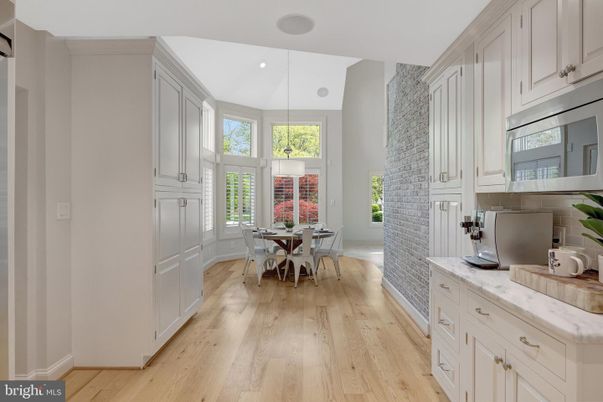 Dining room, Interior, Kitchen, Pendant Lights, Recessed Lighting, Wood Texture Flooring