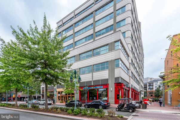 Exterior, Facade, Highrise