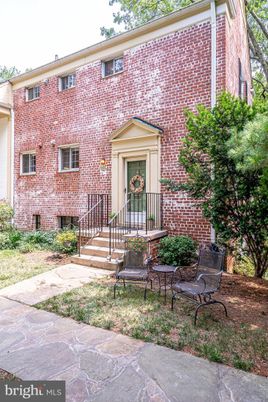 Exterior, Facade, Brick Facade, Georgian
