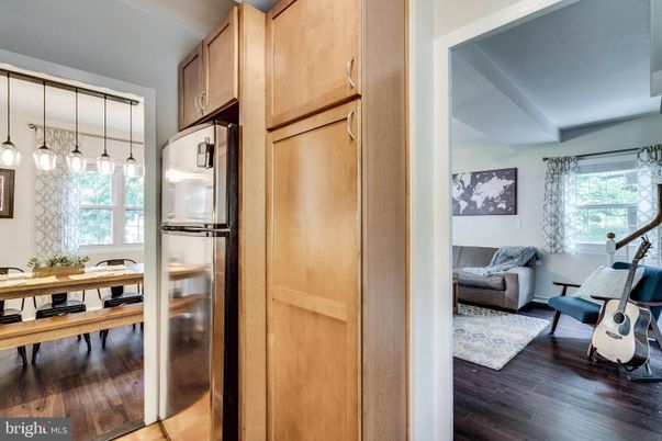 Interior, Pendant Lights, Wood Texture Flooring