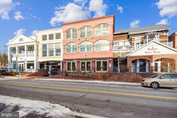 Exterior, Facade, Rowhouse