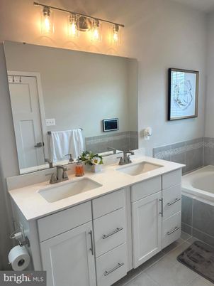 Bathroom, Dual Sink Vanities, Interior