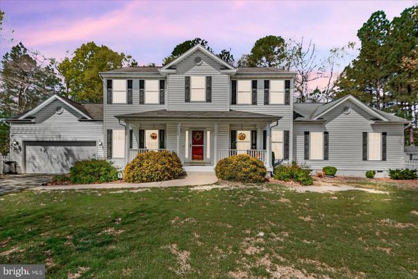 Attached, Exterior, Facade, Farmhouse
