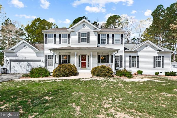 Attached, Exterior, Facade, Farmhouse