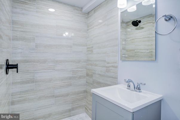 Bathroom, Interior, Recessed Lighting