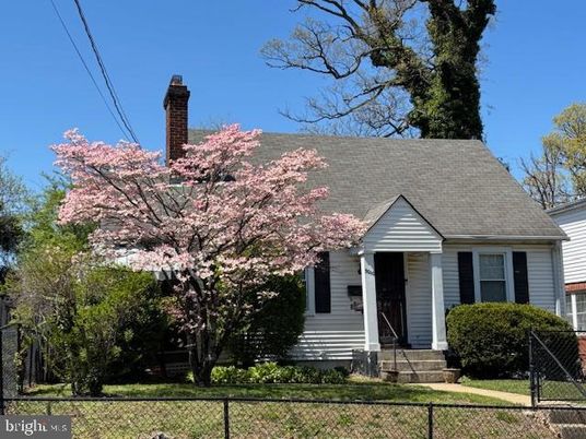 Exterior, Facade, Cape Cod
