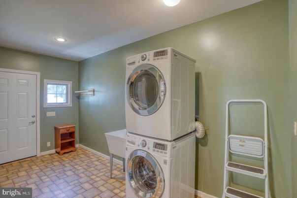 Interior, Recessed Lighting, Utility Closets, Washer