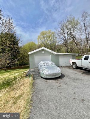 Backyard, Detached Garage, Exterior