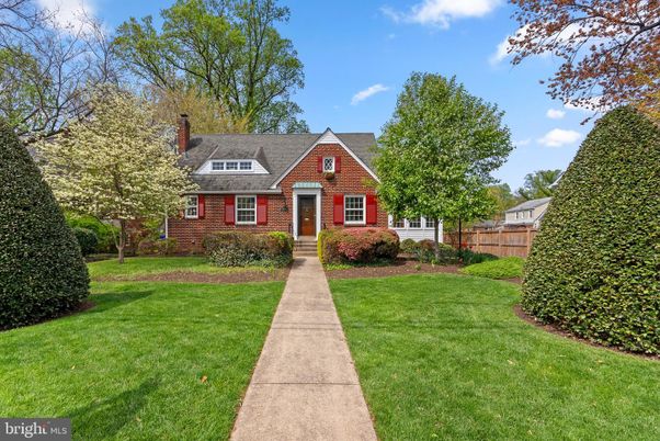 Exterior, Facade, Brick Facade, Cape Cod