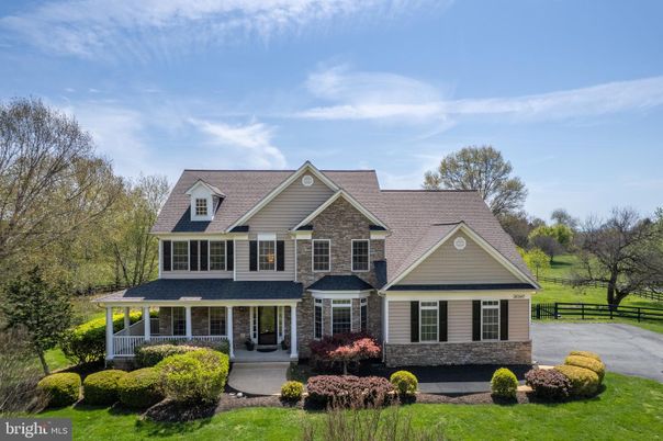 Exterior, Facade, Farmhouse