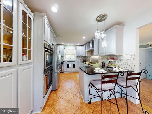 Dining room, Interior, Kitchen, Pendant Lights, Recessed Lighting, Stainless Steel Appliances