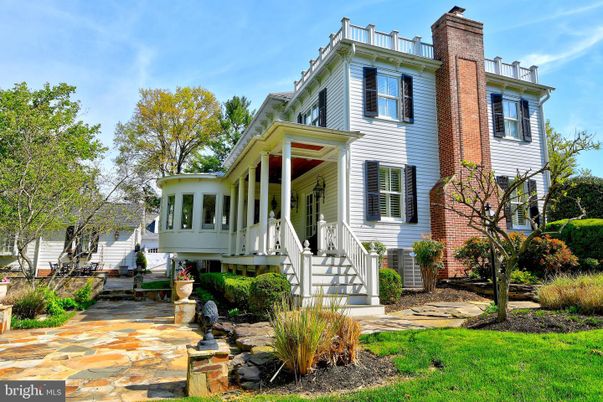 Exterior, Facade, Brick Facade, Queen Anne Victorian
