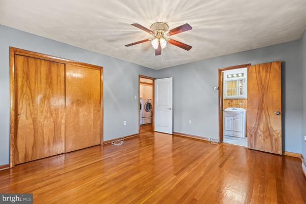 Empty room, Interior, Washer, Wood Texture Flooring