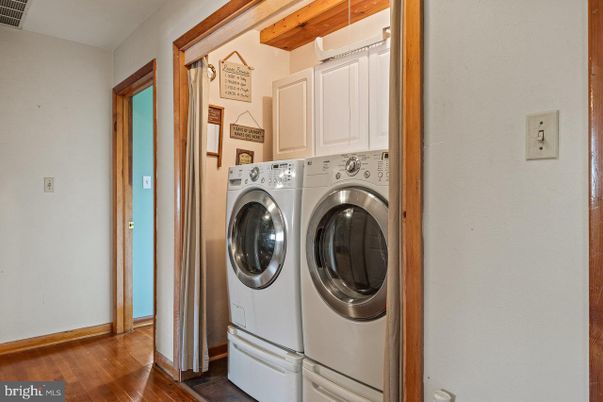 Interior, Utility Closets, Washer, Wood Texture Flooring