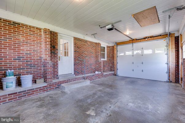 Garage, Interior, Stone Walls