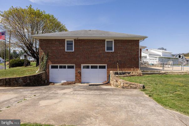 Attached, Exterior, Facade, Brick Facade, Split Level